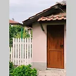 Ferienhaus Cute Little House With A White Picket Fence Burgas City